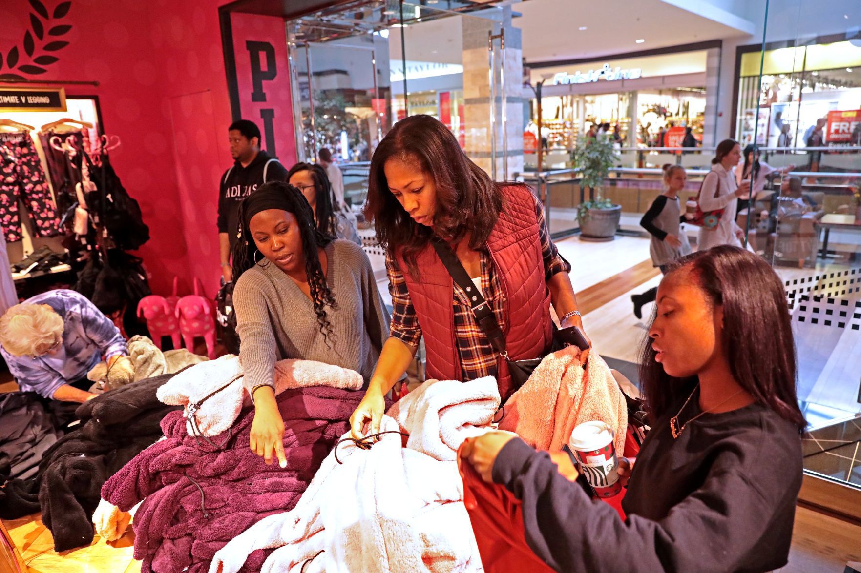 Shoppers search for Black Friday bargains around St. Louis
